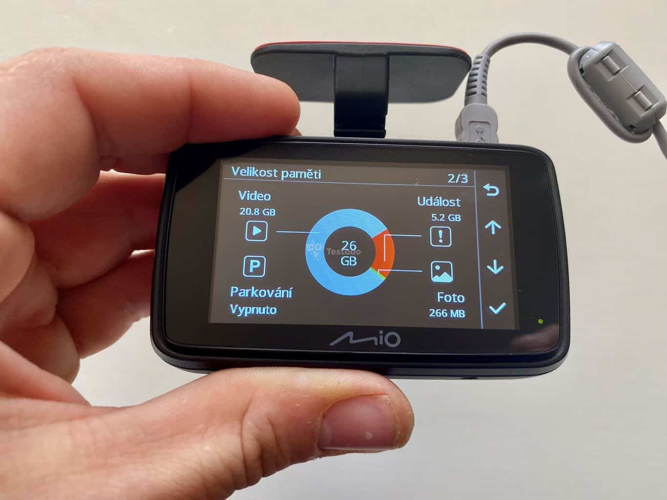 testy autokamery Mio MiVue 886