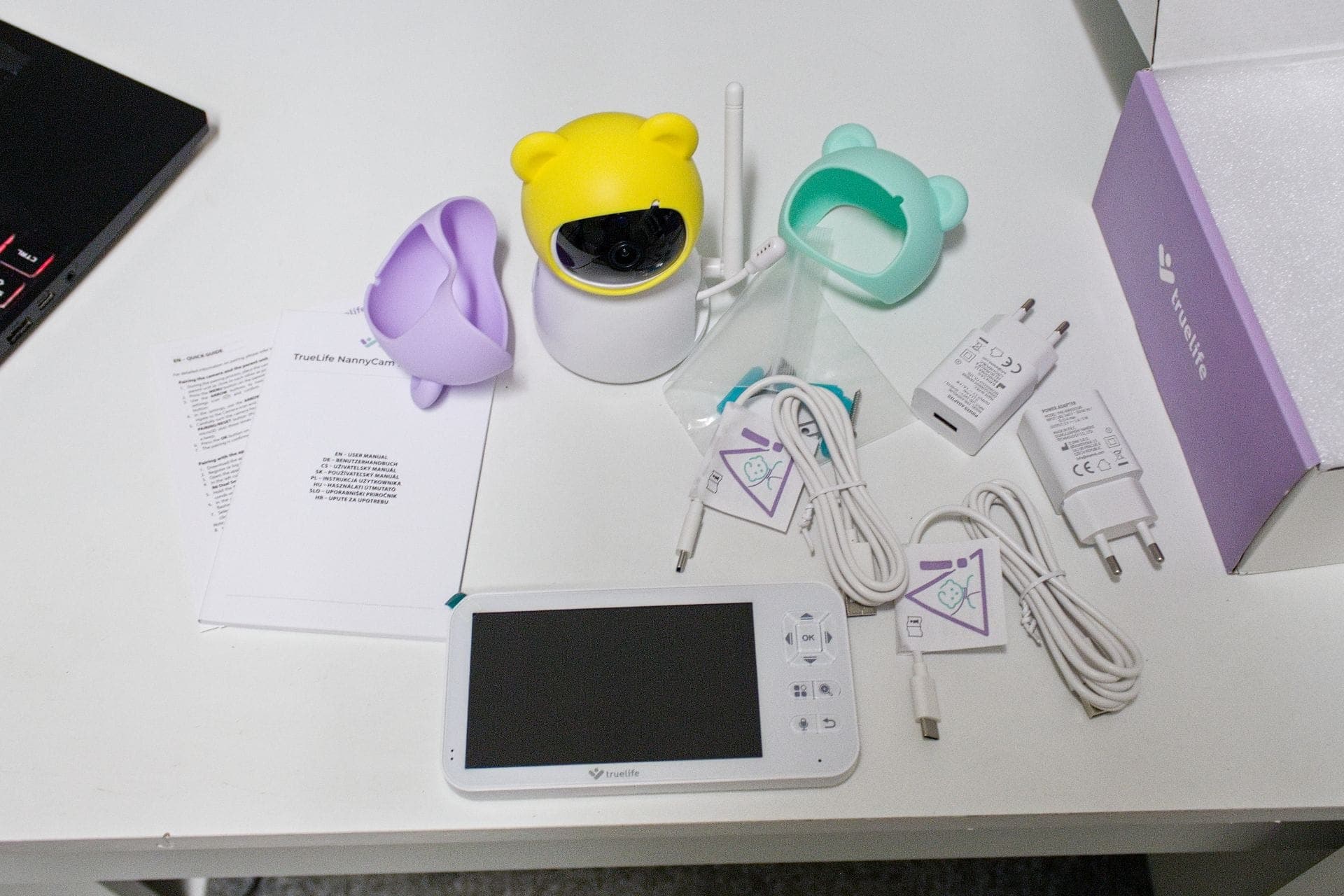 Obsah balení kamery TrueLife NannyCam R6 Dual Smart, recenze Testado