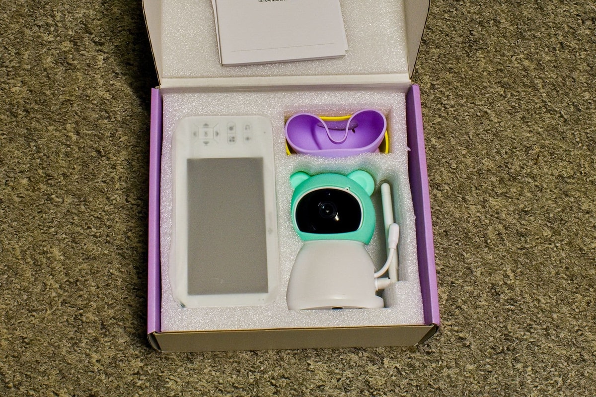 Obsah balení kamery TrueLife NannyCam R6 Dual Smart, recenze Testado