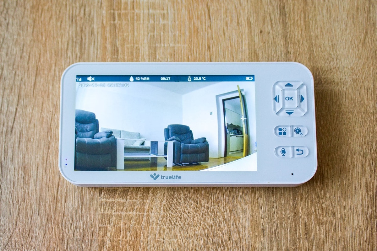 rodičovská jednotka Dětská chůvička TrueLife NannyCam R6 Dual Smart, recenze Testado