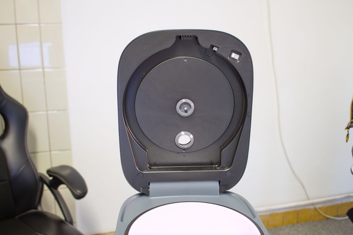 vnitřní část víka rýžovaru SENCOR SRM 3900 BK, recenze Testado