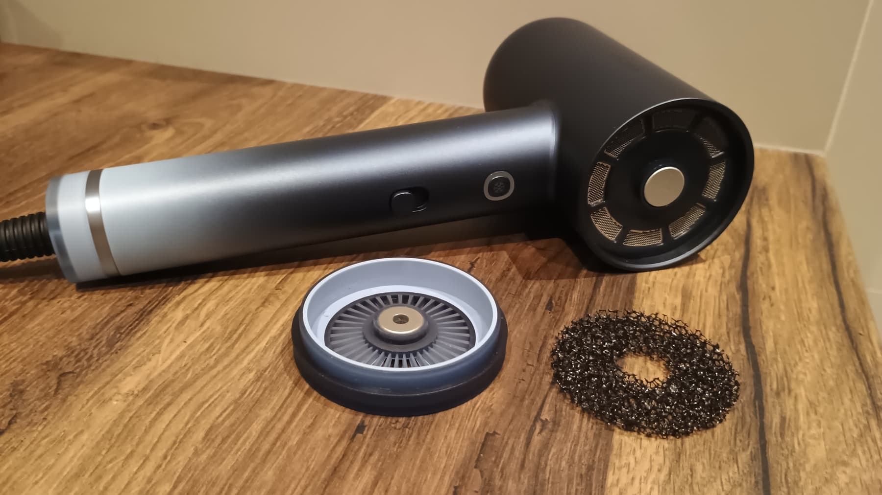 Recenze fénu Philips Aqua Edition 9000 BHD956-10 - údržba a čištění01