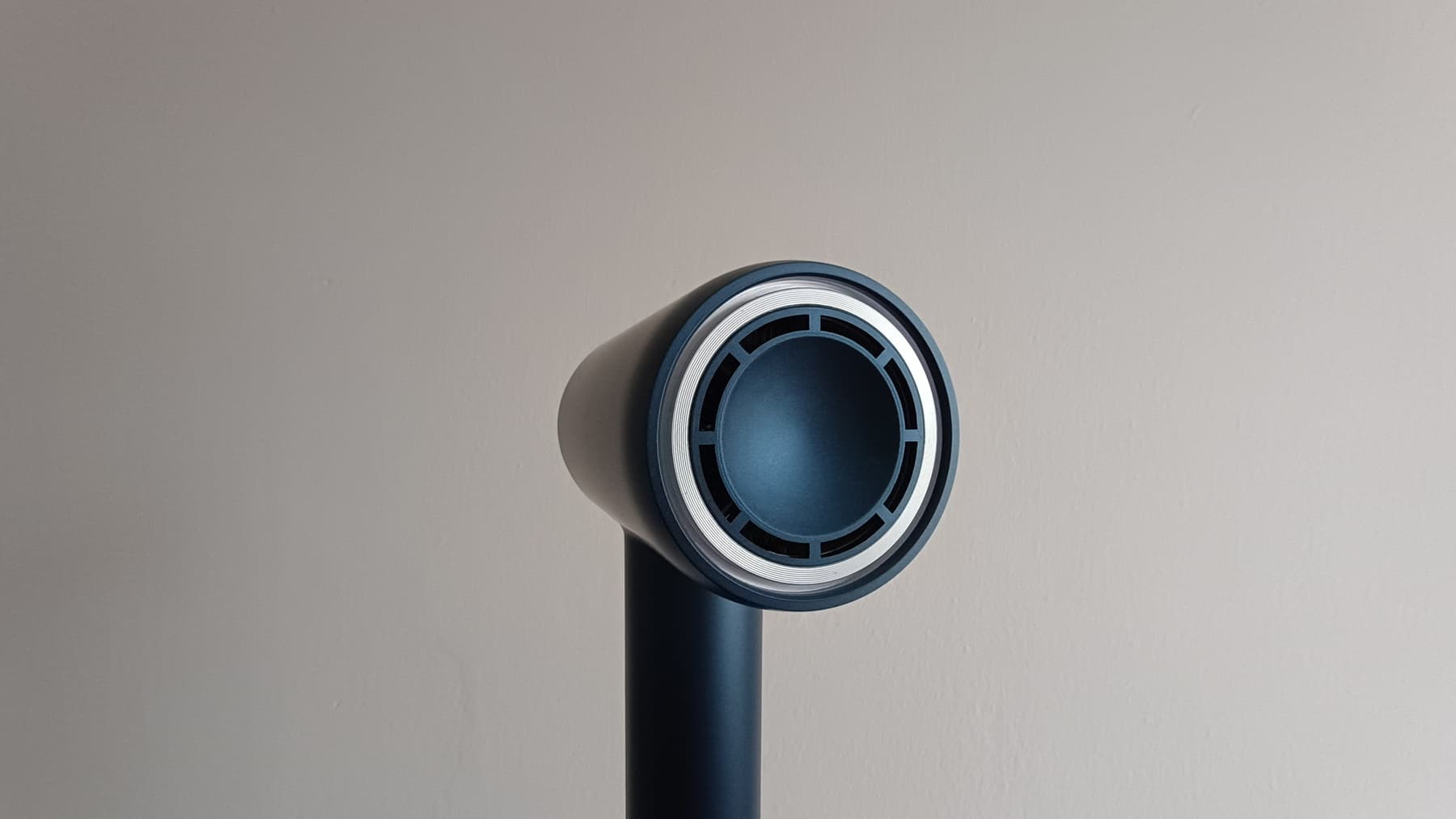 Recenze fénu Philips Aqua Edition 9000 BHD956-10 - design a zpracování06