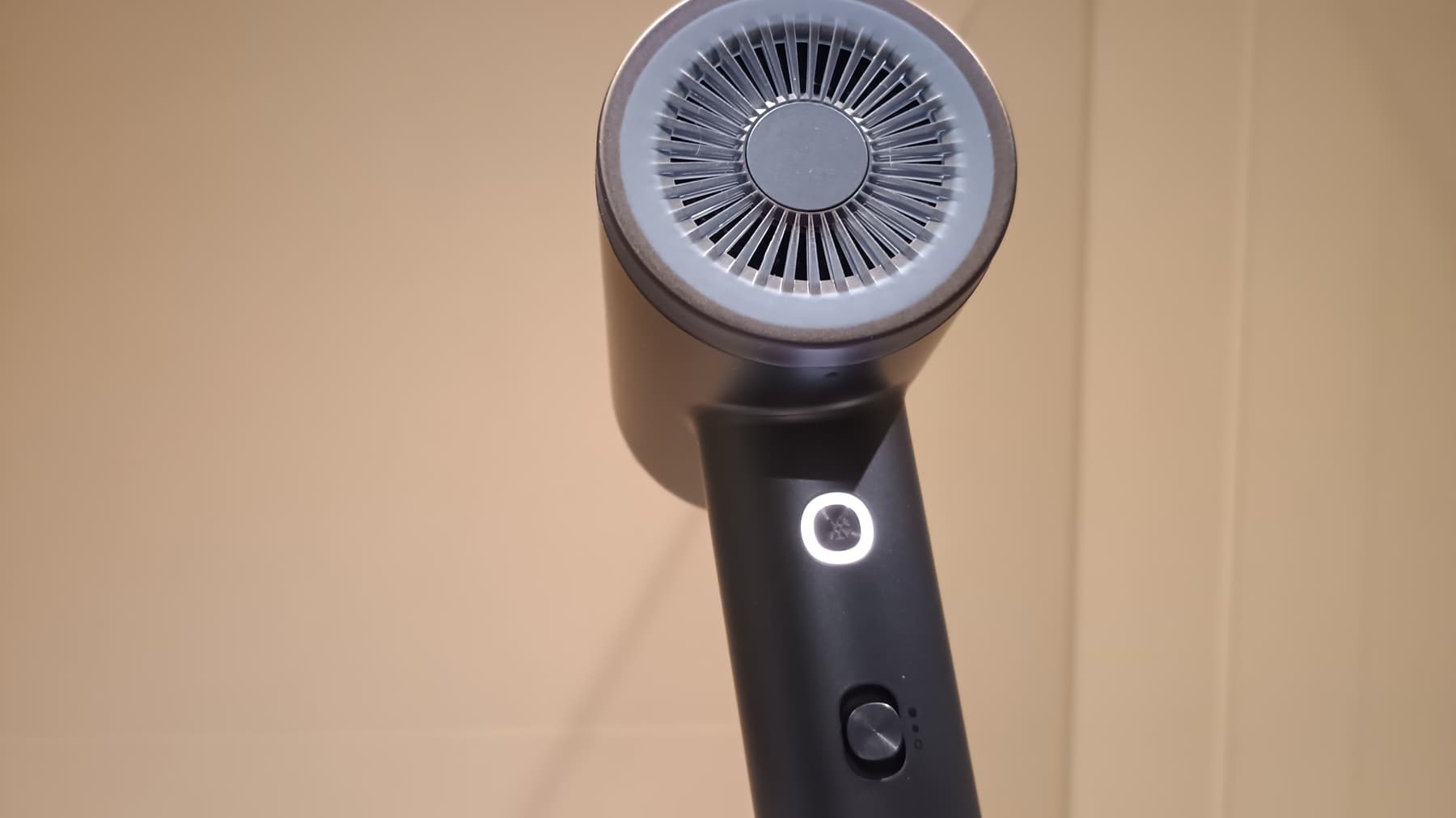 Recenze fénu Philips Aqua Edition 9000 BHD956-10 - ovládání a manipulace02