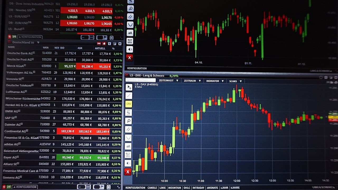 stavební spoření vs investice do akcií