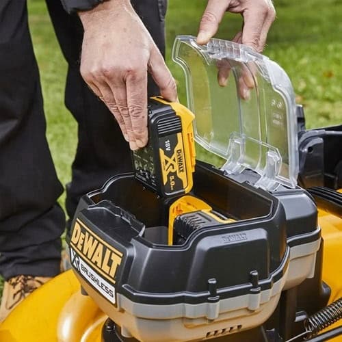 DeWALT DCMW564P2 - výkon a hlučnost - recenze