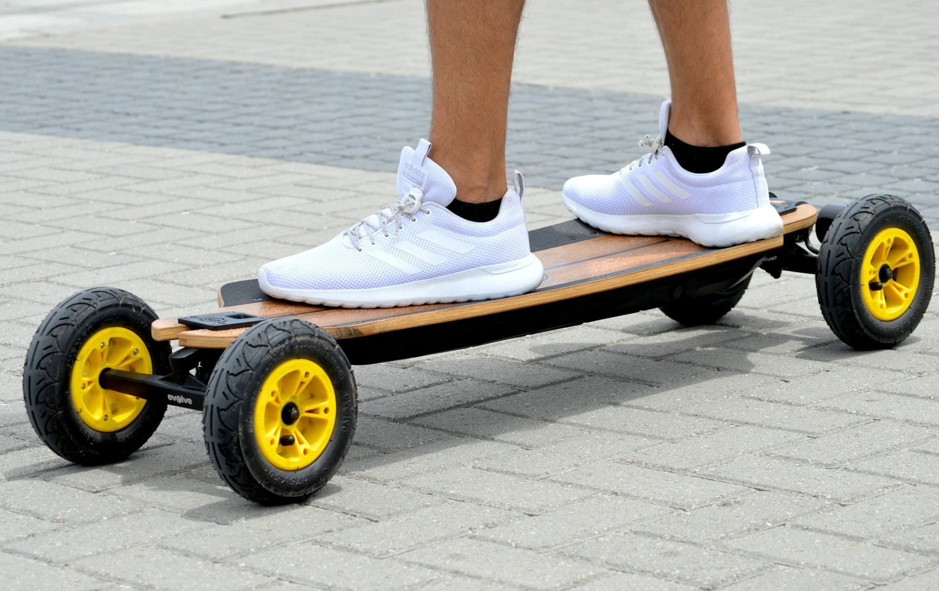 Nejlepší elektrické skateboardy a longboardy