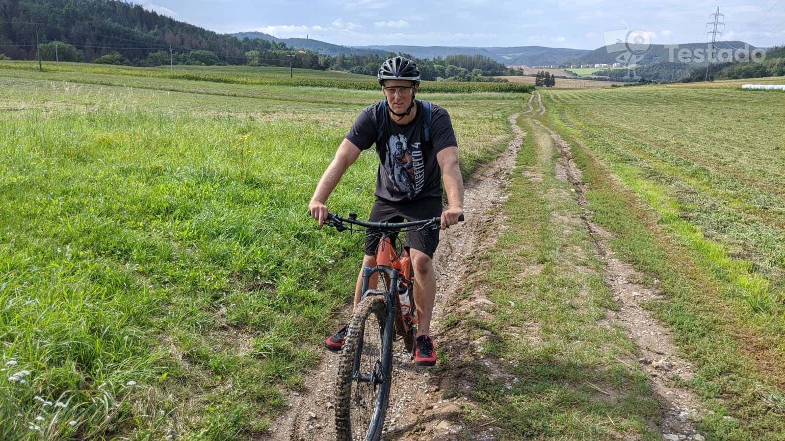 Recenze helmy na kolo Safe-Tec TYR 3