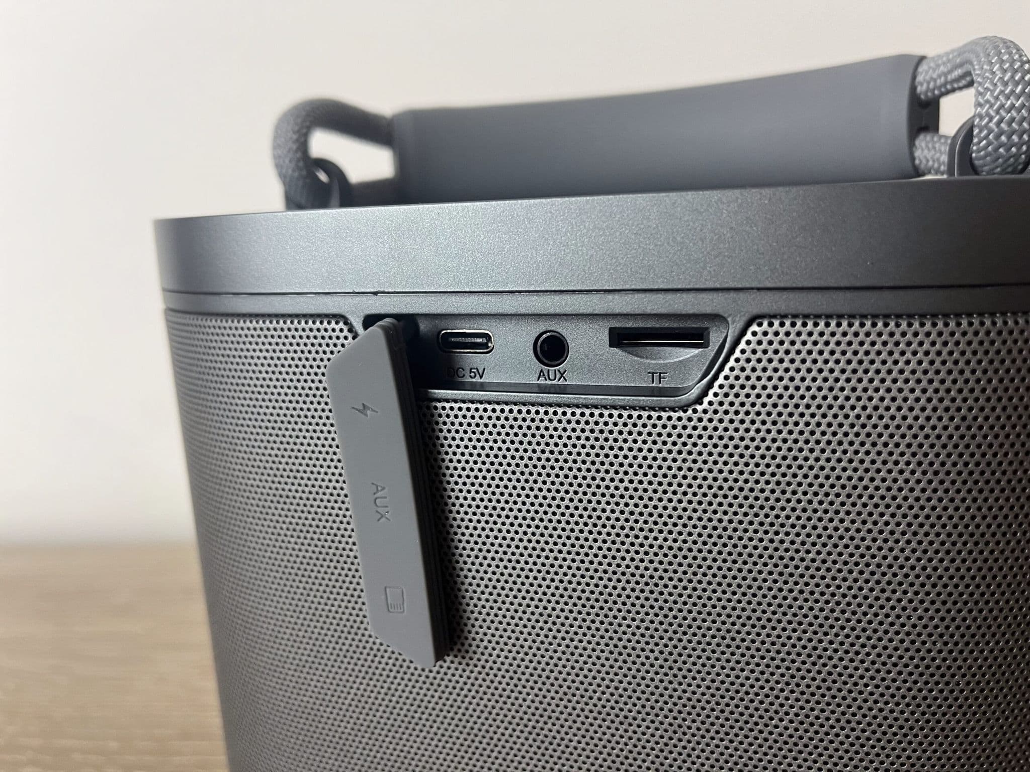 reproduktor s mikrofonem AERIUM SoundBag 20 - recenze